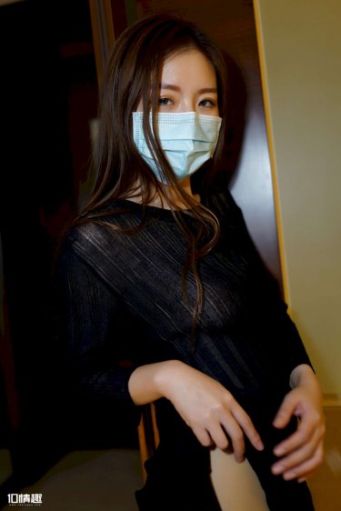 女大学生裸奔